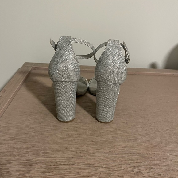 Dream Pairs Silver Strapped Block Heeled Sandals - Picture 2 of 4